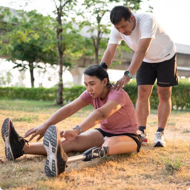 disabled woman with prosthetic leg is exercising with a physiotherapist_page-0001 (1) (1)